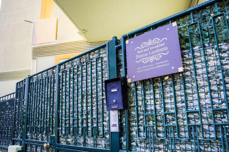 تختخواب و صبحانه Donna Laudonia