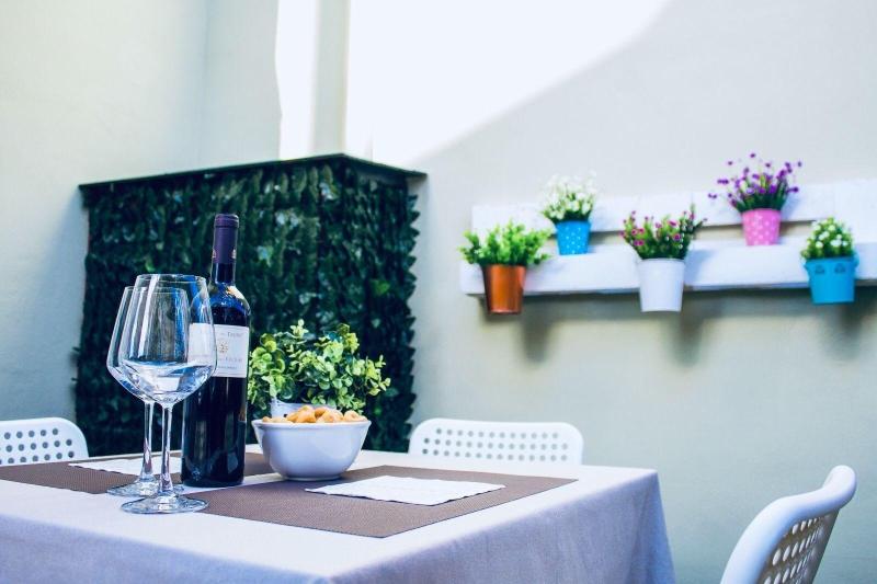 تختخواب و صبحانه Donna Laudonia