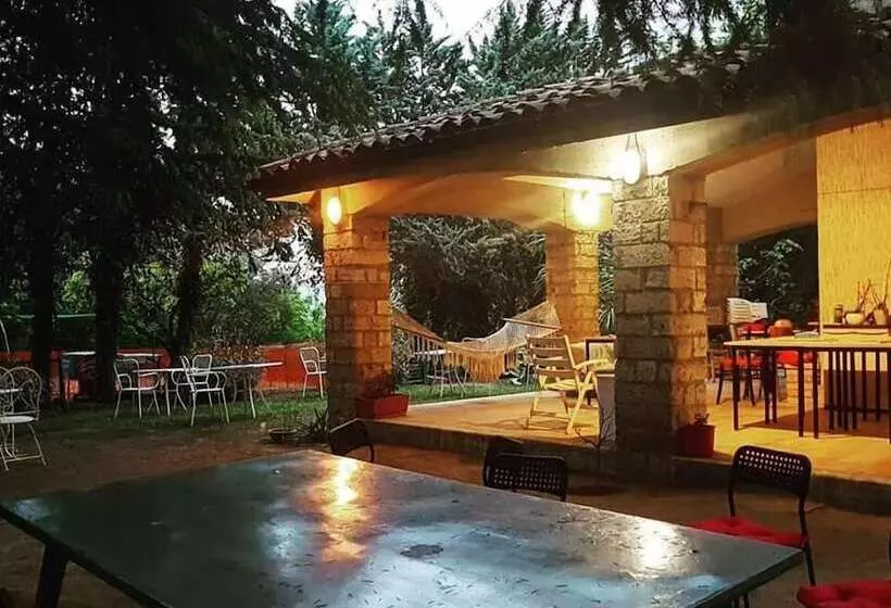 تختخواب و صبحانه Meravilla