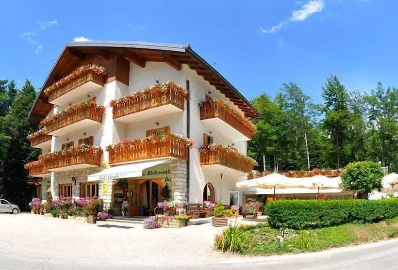 ホテル Albergo Nido Verde