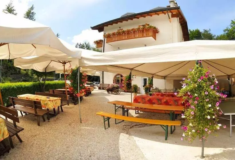 ホテル Albergo Nido Verde