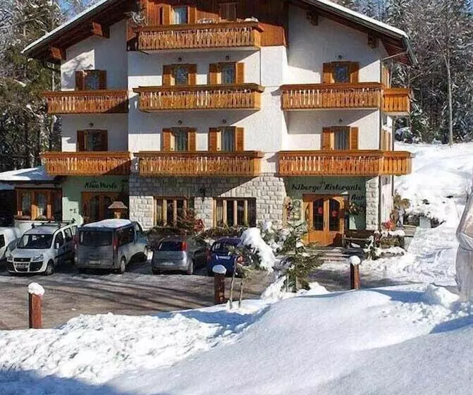 ホテル Albergo Nido Verde