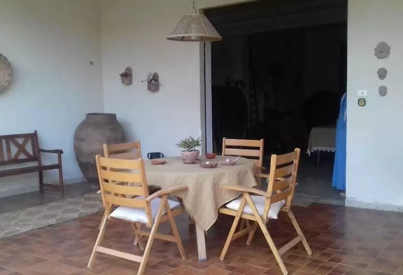 Majatalo Bouganville Guest House