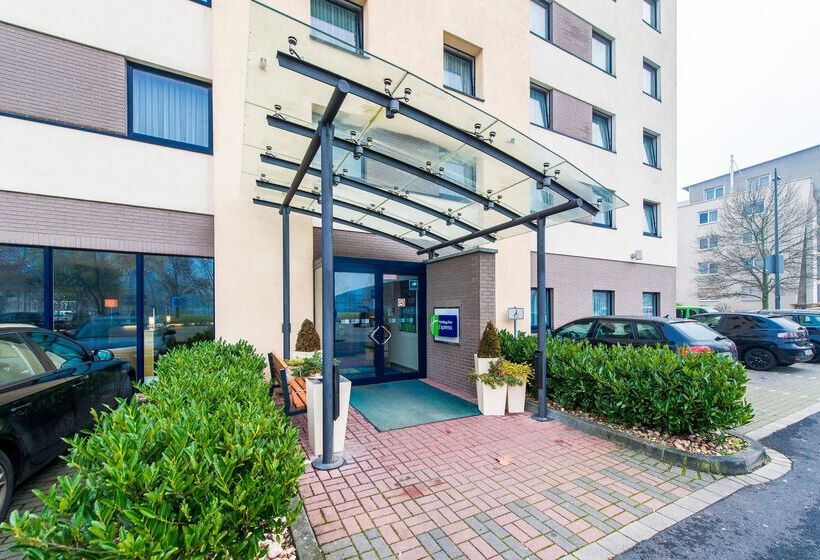Отель Holiday Inn Express Cologne Muelheim, An Ihg