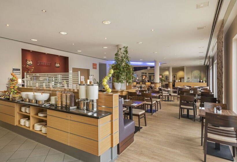 Отель Holiday Inn Express Cologne Muelheim, An Ihg