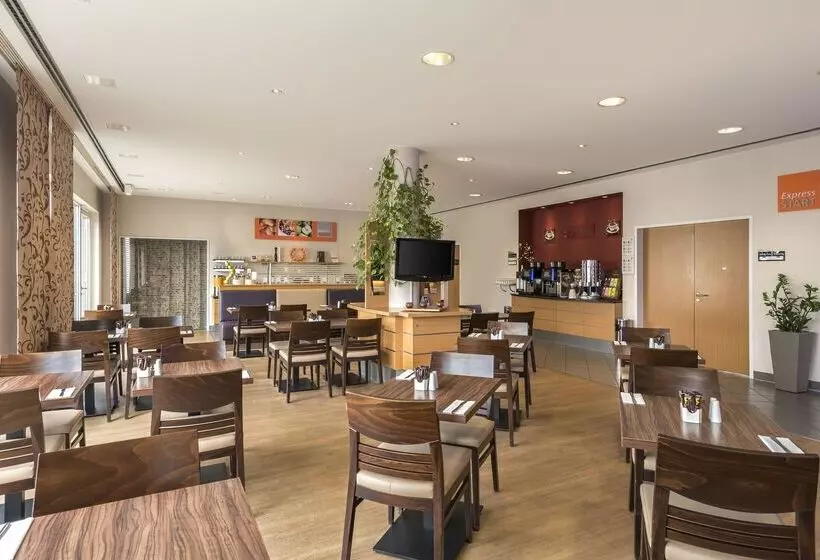 호텔 Holiday Inn Express Cologne Muelheim, An Ihg