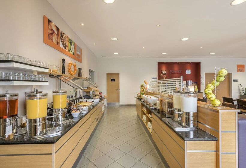 Отель Holiday Inn Express Cologne Muelheim, An Ihg