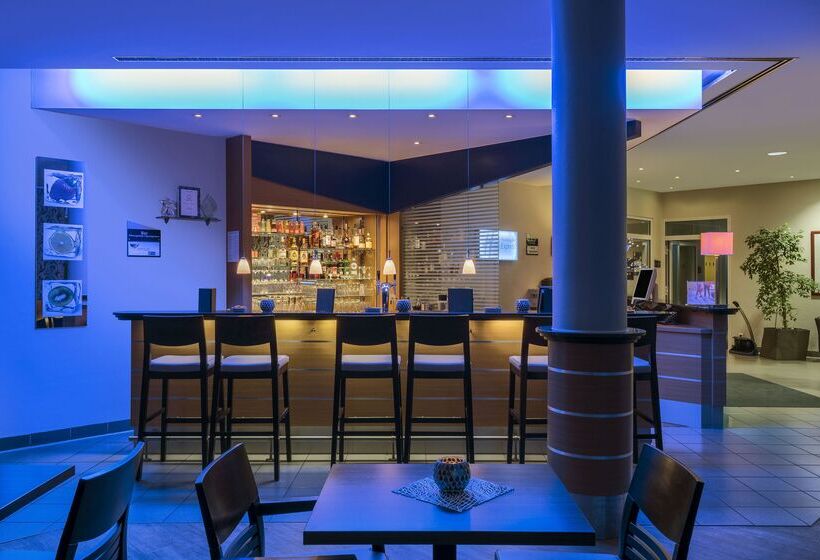 Отель Holiday Inn Express Cologne Muelheim, An Ihg