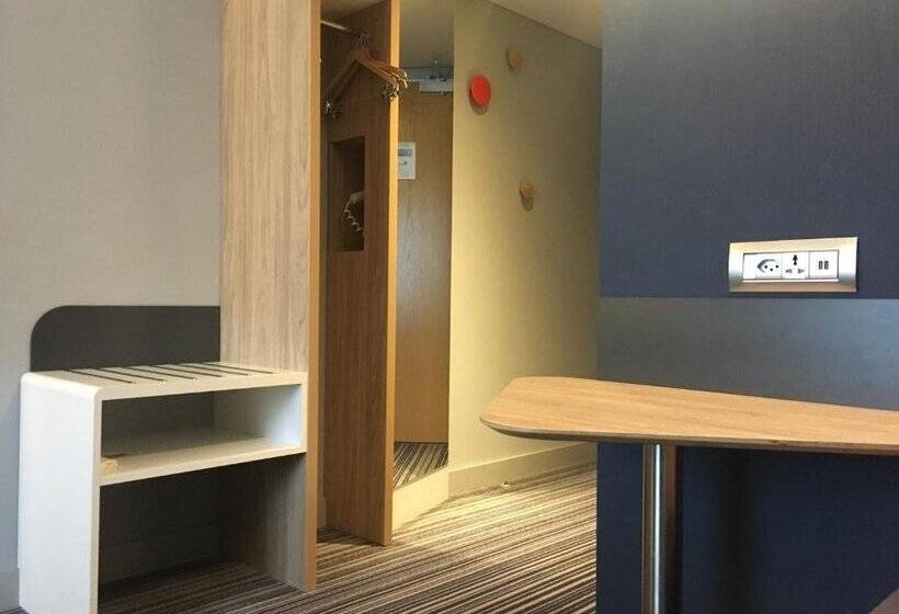 هتل Holiday Inn Express Geneva Airport, An Ihg