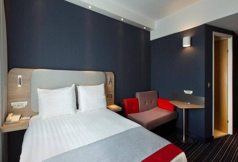 هتل Holiday Inn Express Geneva Airport, An Ihg