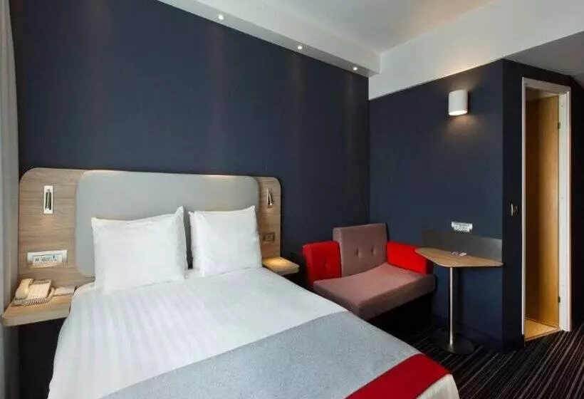 هتل Holiday Inn Express Geneva Airport, An Ihg