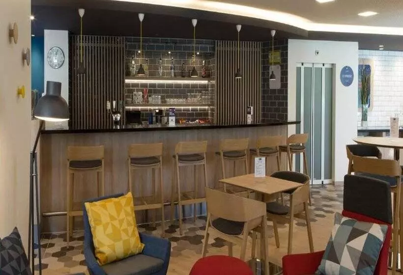 هتل Holiday Inn Express Geneva Airport, An Ihg