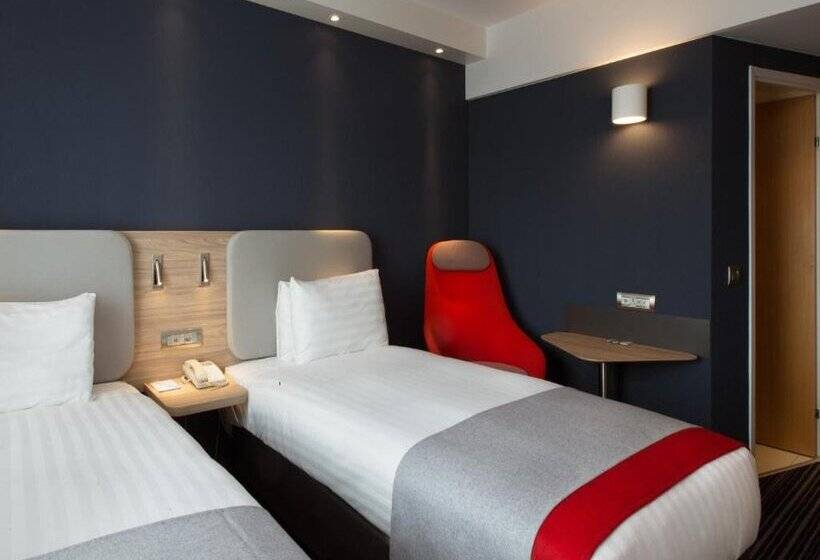 هتل Holiday Inn Express Geneva Airport, An Ihg