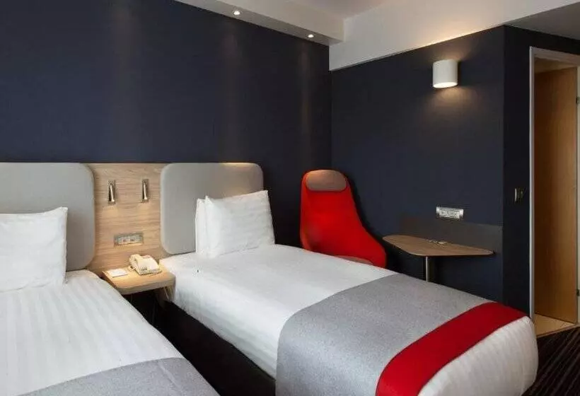 هتل Holiday Inn Express Geneva Airport, An Ihg