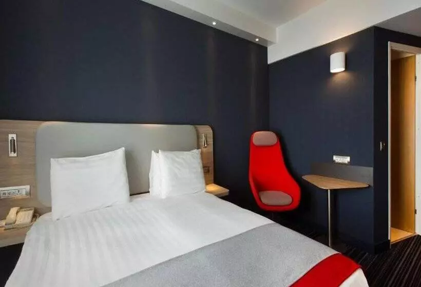 هتل Holiday Inn Express Geneva Airport, An Ihg