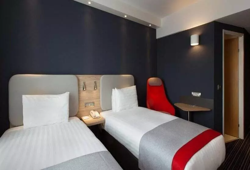 هتل Holiday Inn Express Geneva Airport, An Ihg