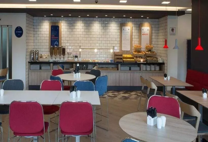 هتل Holiday Inn Express Geneva Airport, An Ihg