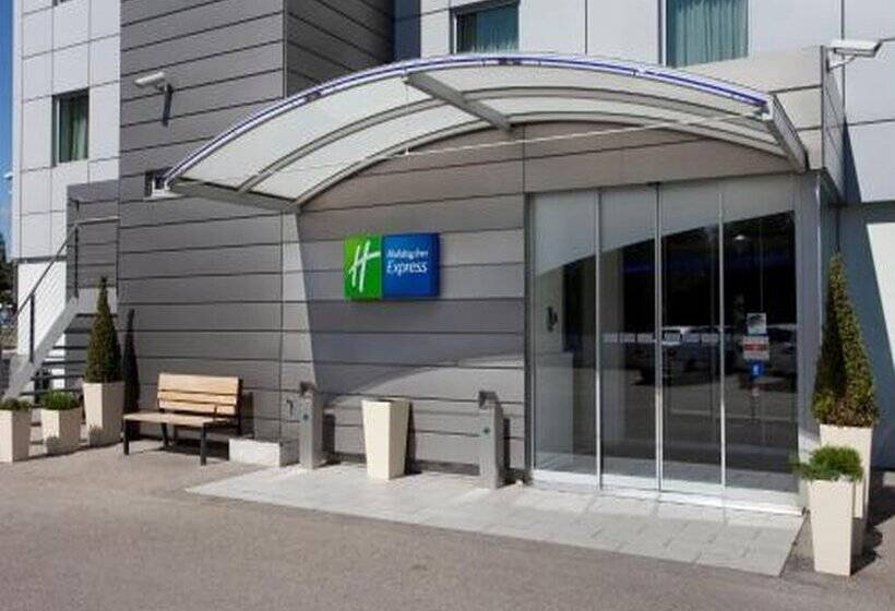 هتل Holiday Inn Express Geneva Airport, An Ihg