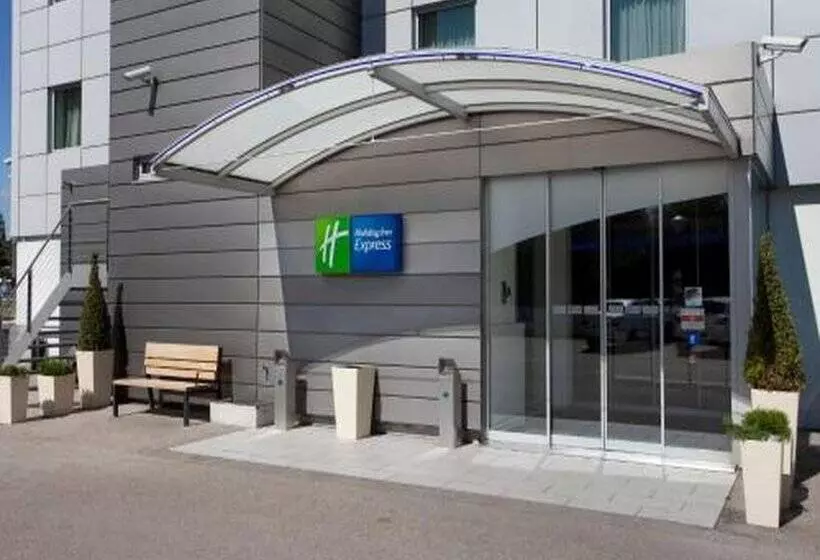 هتل Holiday Inn Express Geneva Airport, An Ihg