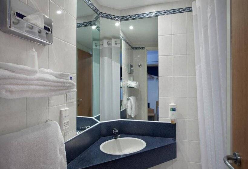 هتل Holiday Inn Express Geneva Airport, An Ihg