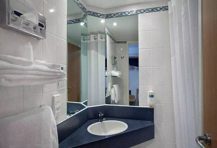 هتل Holiday Inn Express Geneva Airport, An Ihg