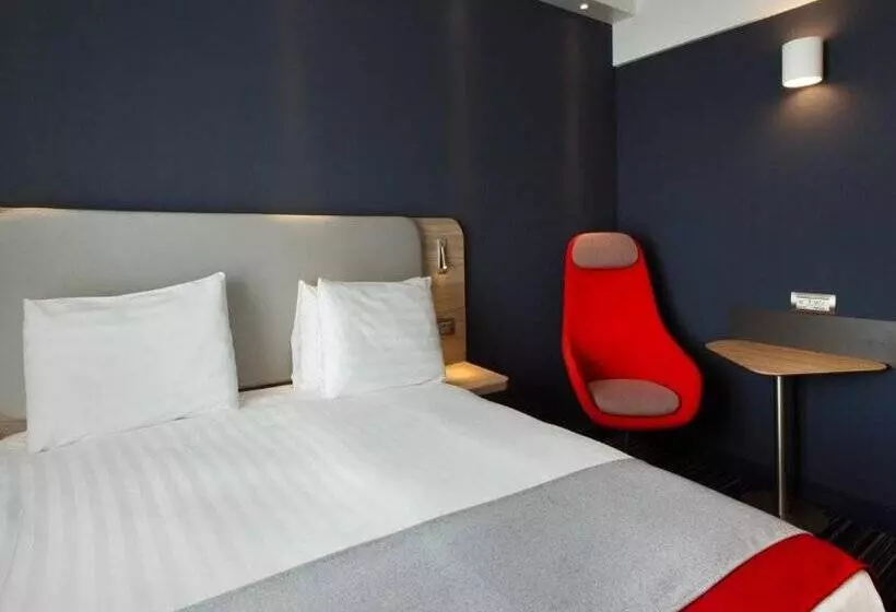 هتل Holiday Inn Express Geneva Airport, An Ihg