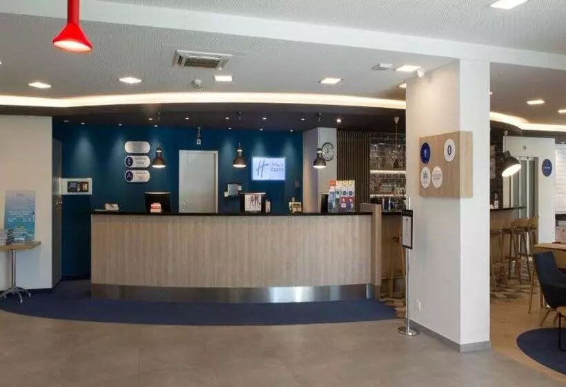 هتل Holiday Inn Express Geneva Airport, An Ihg