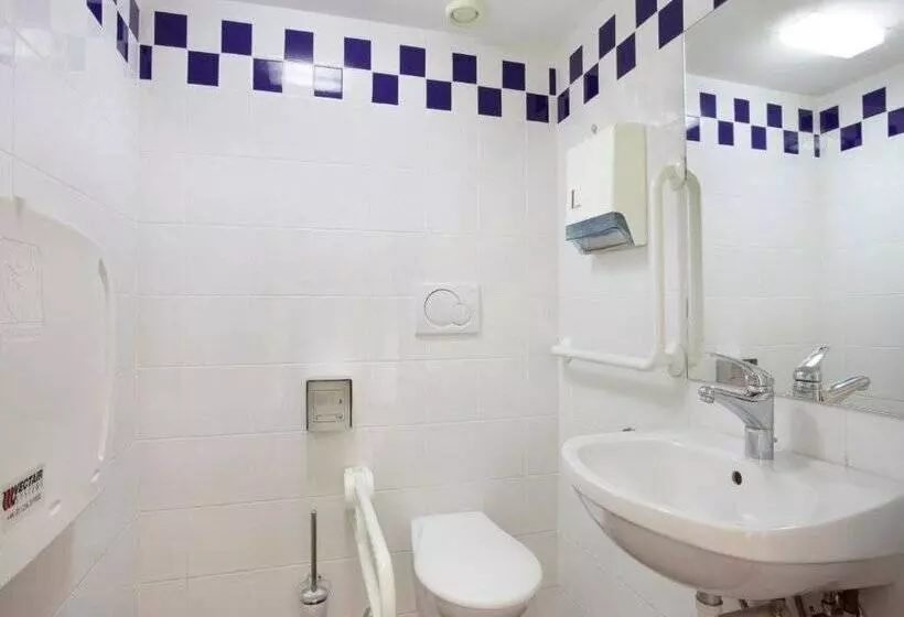 هتل Holiday Inn Express Geneva Airport, An Ihg