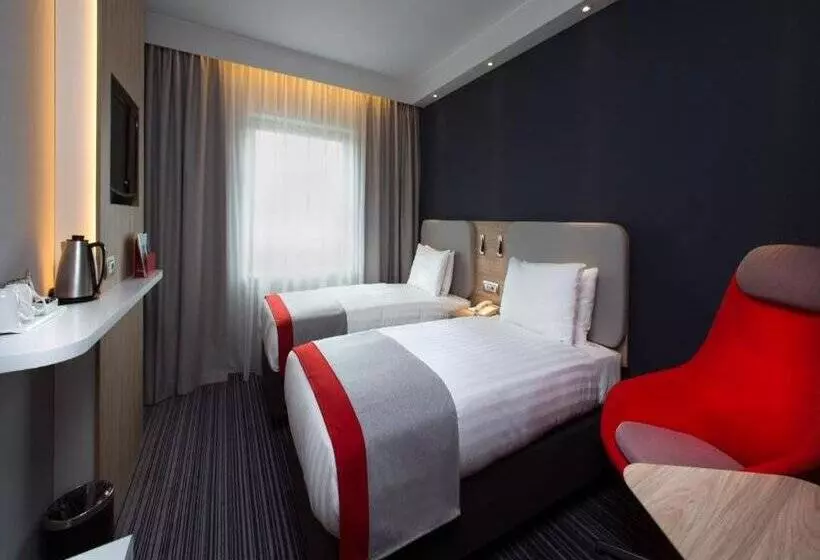 هتل Holiday Inn Express Geneva Airport, An Ihg