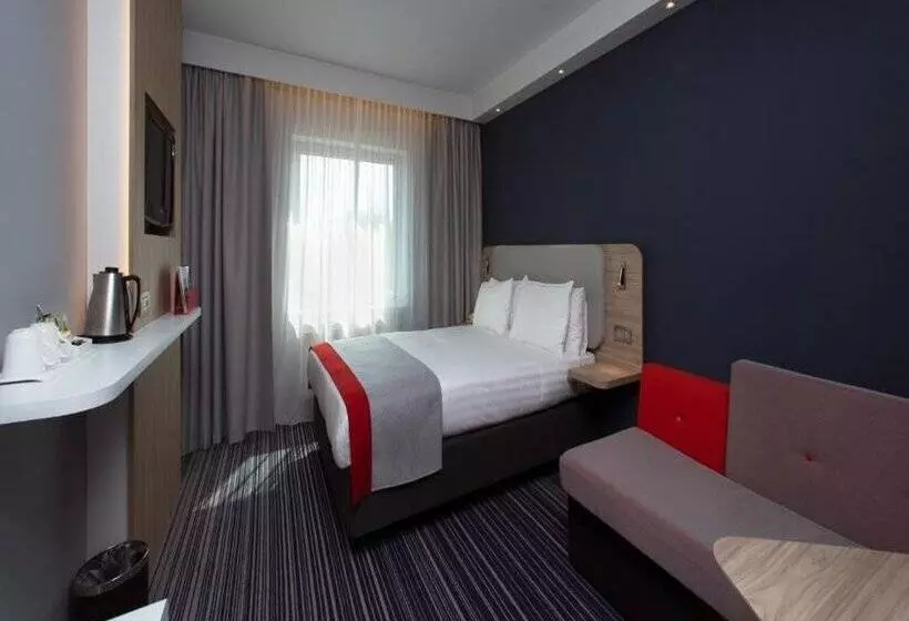 هتل Holiday Inn Express Geneva Airport, An Ihg