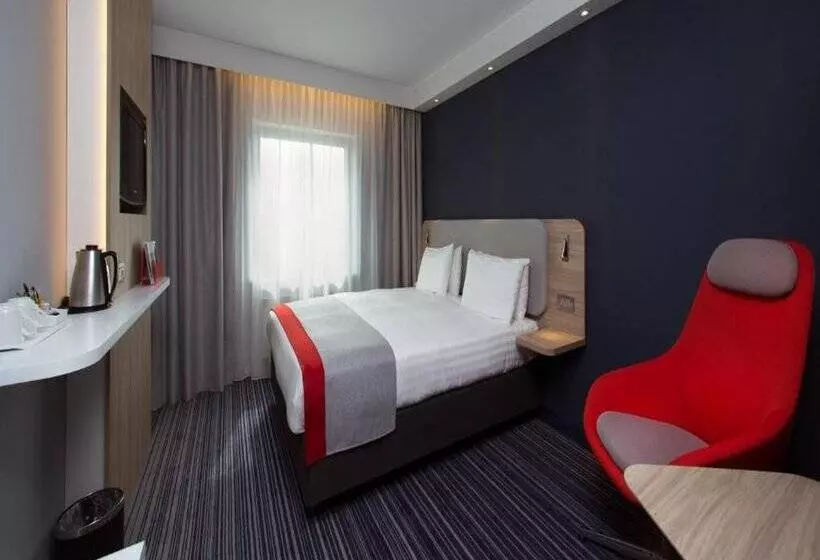 هتل Holiday Inn Express Geneva Airport, An Ihg