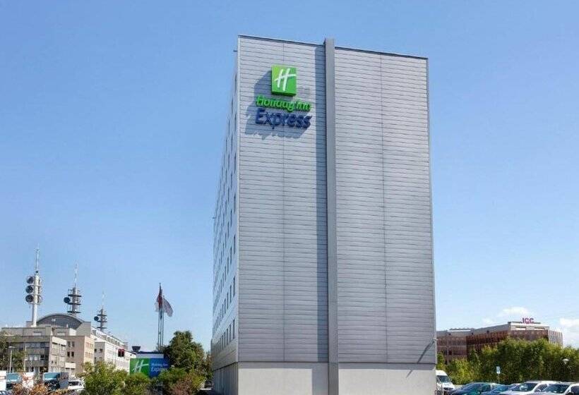 هتل Holiday Inn Express Geneva Airport, An Ihg