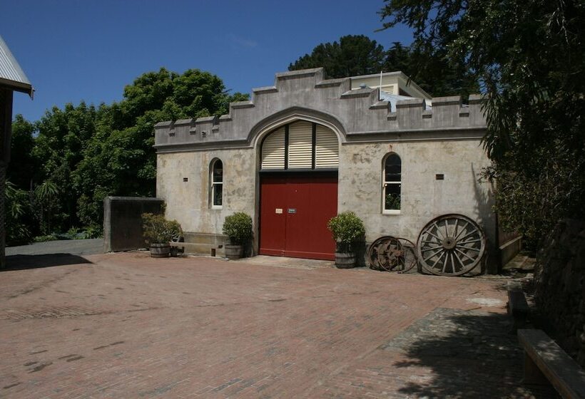 Hotel Larnach Lodge & Stable Stay