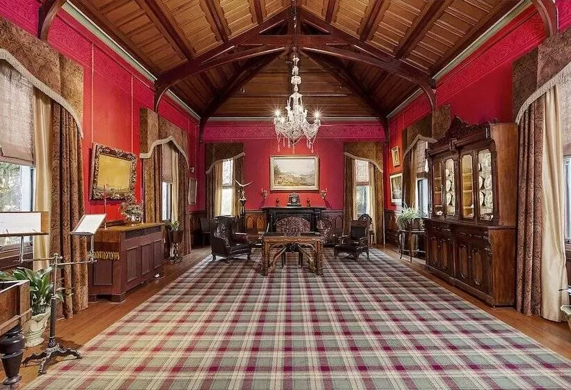 호텔 Larnach Lodge & Stable Stay