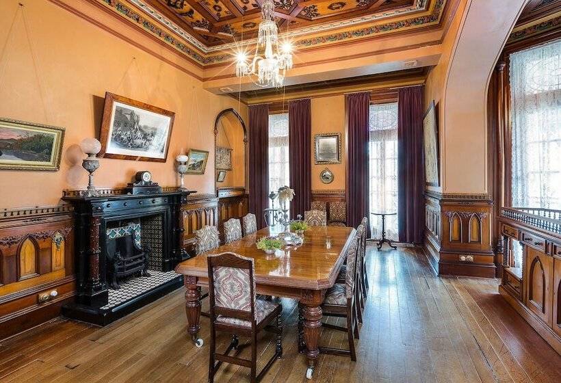 Hotel Larnach Lodge & Stable Stay