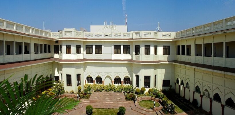 בית מלון כפרי Noor Us Sabah Palace