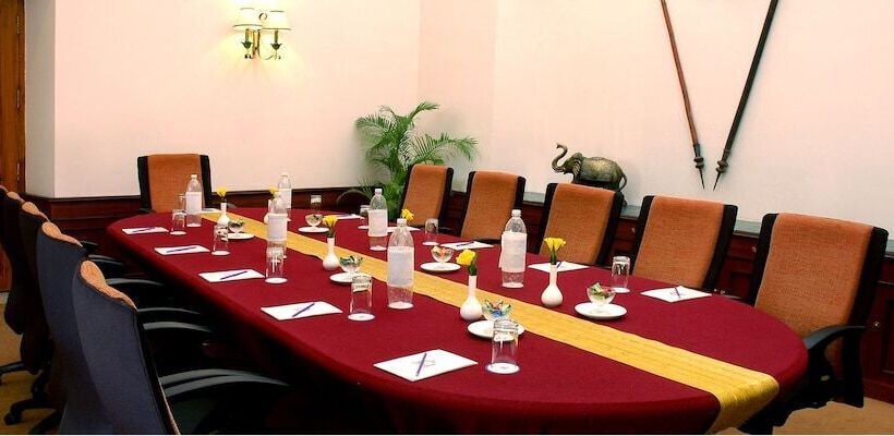 בית מלון כפרי Noor Us Sabah Palace