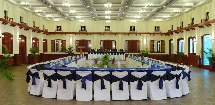 בית מלון כפרי Noor Us Sabah Palace