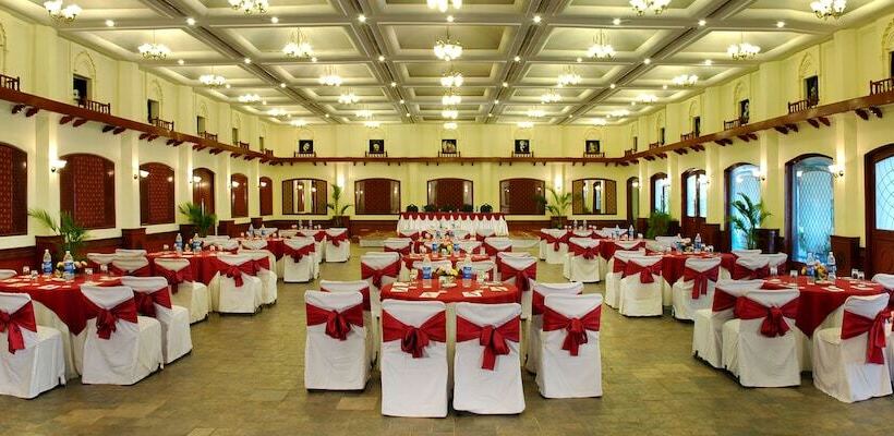 בית מלון כפרי Noor Us Sabah Palace