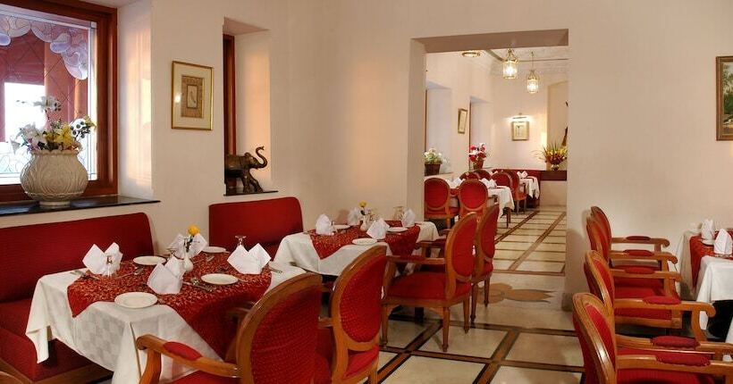 בית מלון כפרי Noor Us Sabah Palace