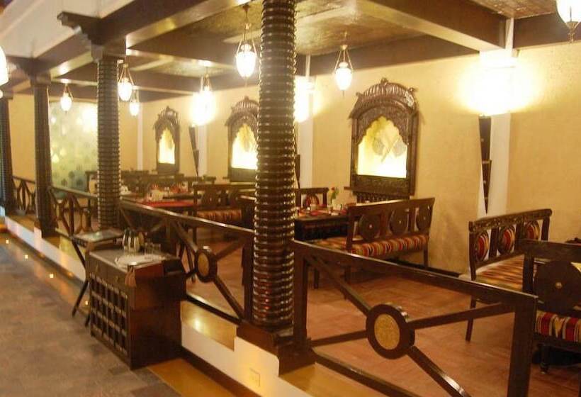 בית מלון כפרי Noor Us Sabah Palace