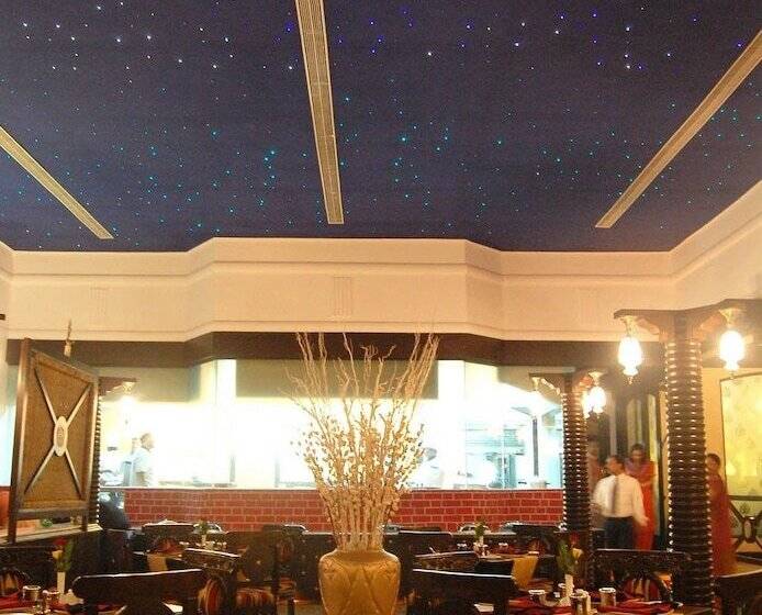 בית מלון כפרי Noor Us Sabah Palace