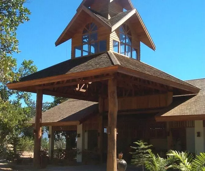 Inle Lake View Resort & Spa