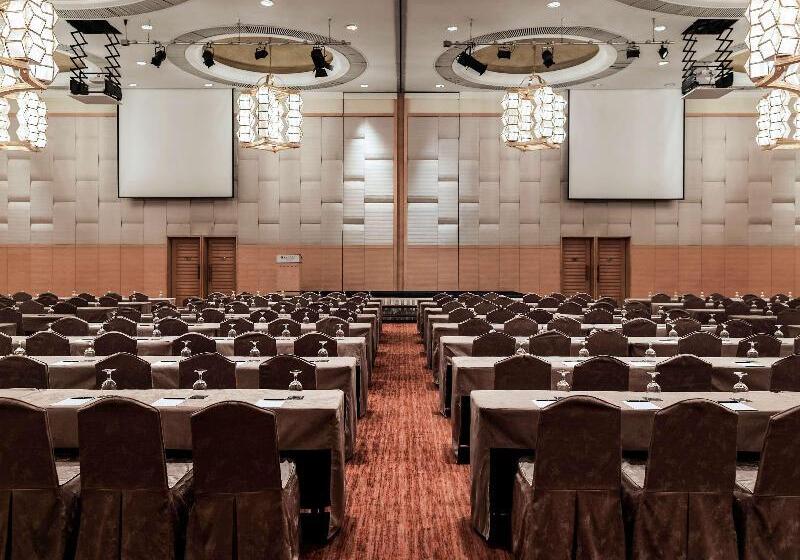 Pullman Kuala Lumpur City Centre Hotel & Residences