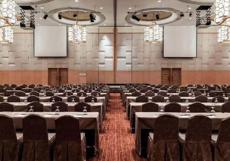 Pullman Kuala Lumpur City Centre Hotel & Residences