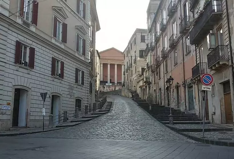 7 Sorelle B&b Camere In Pieno Centro Città Con Bagno Privato, Free High Speed Wi Fi, Netflix