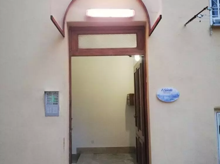 7 Sorelle B&b Camere In Pieno Centro Città Con Bagno Privato, Free High Speed Wi Fi, Netflix