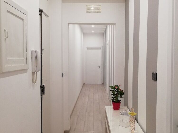 7 Sorelle B&b Camere In Pieno Centro Città Con Bagno Privato, Free High Speed Wi Fi, Netflix