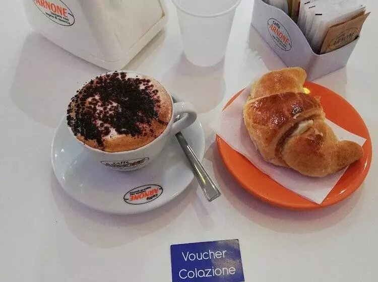 7 Sorelle B&b Camere In Pieno Centro Città Con Bagno Privato, Free High Speed Wi Fi, Netflix