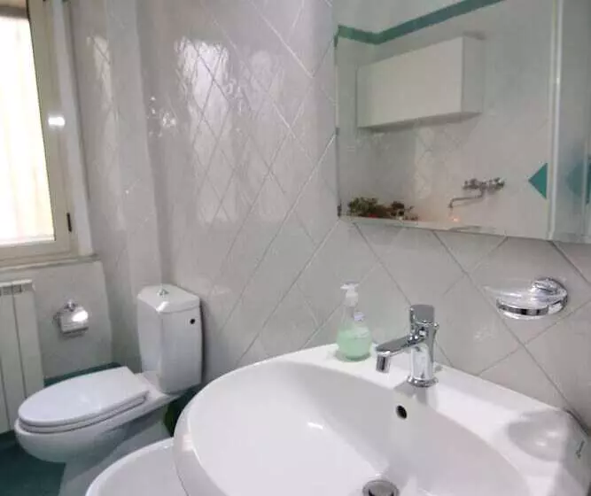 7 Sorelle B&b Camere In Pieno Centro Città Con Bagno Privato, Free High Speed Wi Fi, Netflix